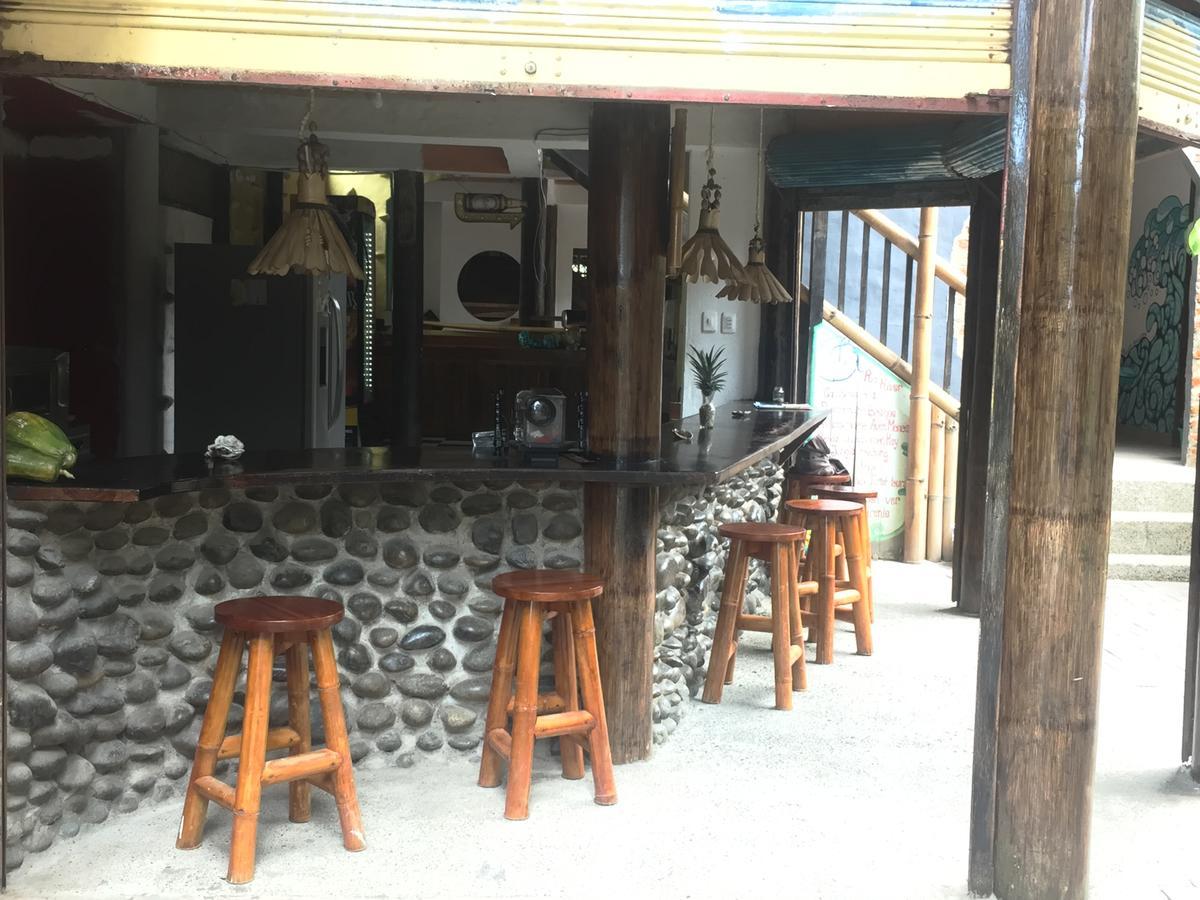 La Facha Hostal Restaurant Surf Mompiche Exterior foto